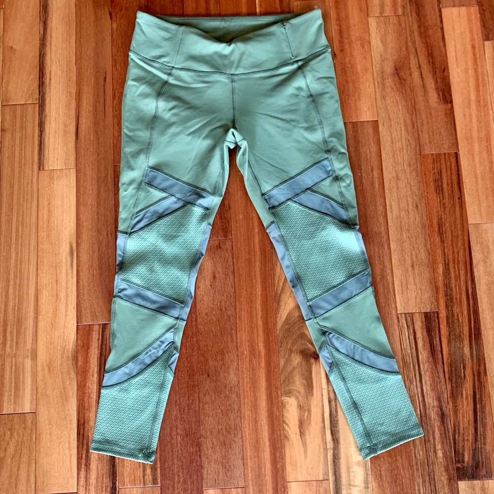 Women’s Essential Leggings